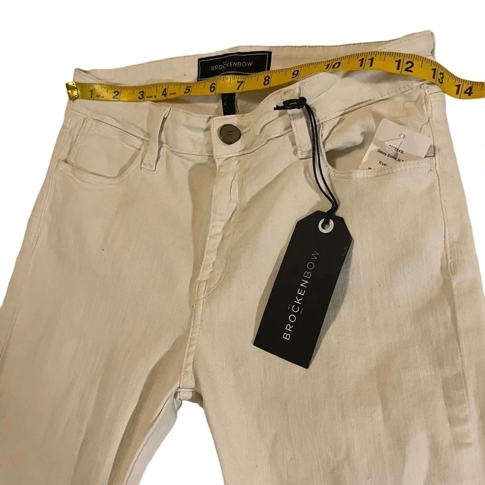 NWT Brokenbow Emma Mid Rise AI Rush Jeans Krystal White 28 Moto Ankle